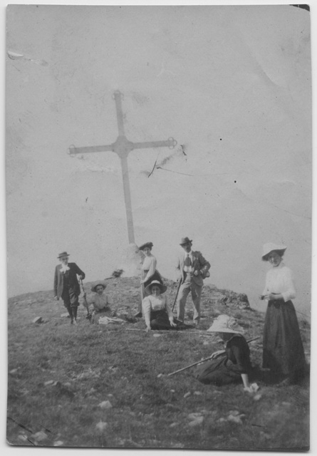 Gruppo in posa alla Sassèra sul Crocione