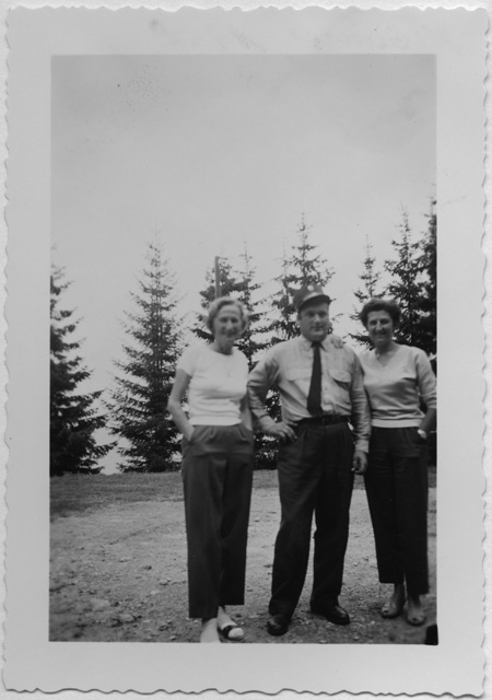 Valeria Canonica con la cugina al Monte Laura