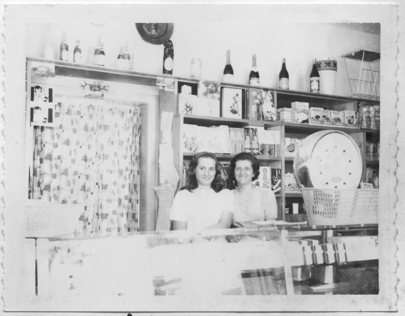 Valeria Canonica con una collega alla Coop di Canobbio