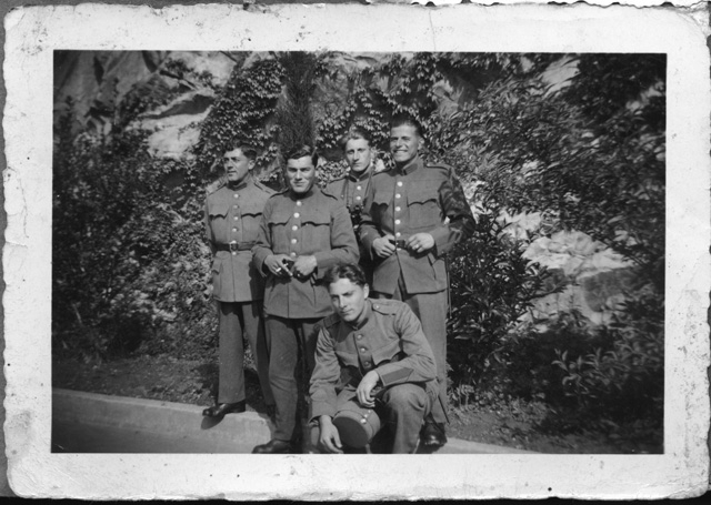 Gruppo di militari in posa