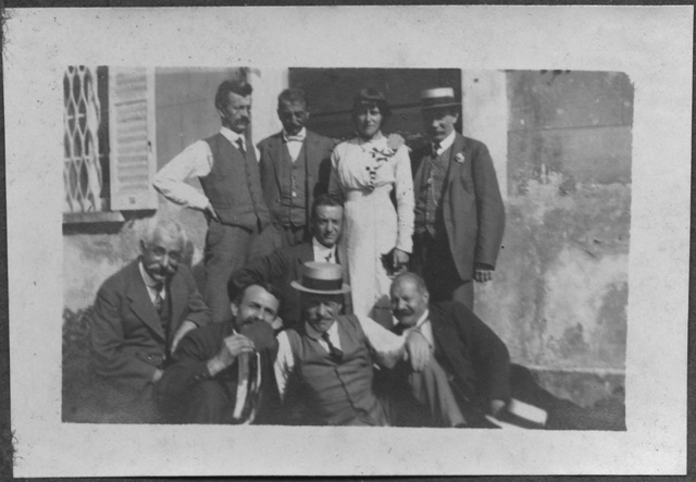 Ritratto di gruppo all'aperto