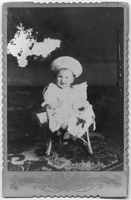 Ritratto di bambino con cappello