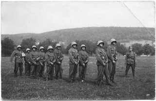 Gruppo di militari in posa