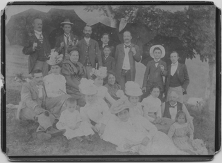 Ritratto di gruppo all'aperto