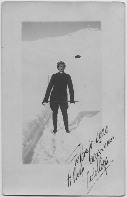 Pericle Buzzi in posa sulla neve