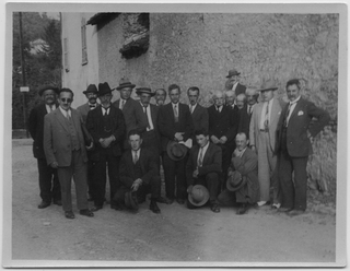 Ritratto di gruppo in occasione dell'elezione a sindaco di Pericle Buzzi