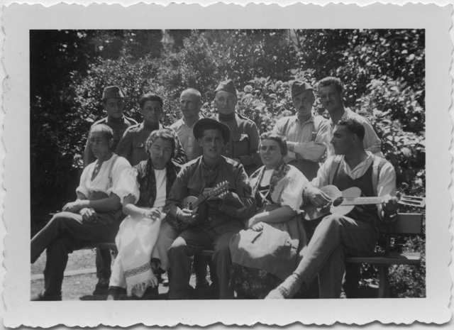 Gruppo di suonatori all'aperto