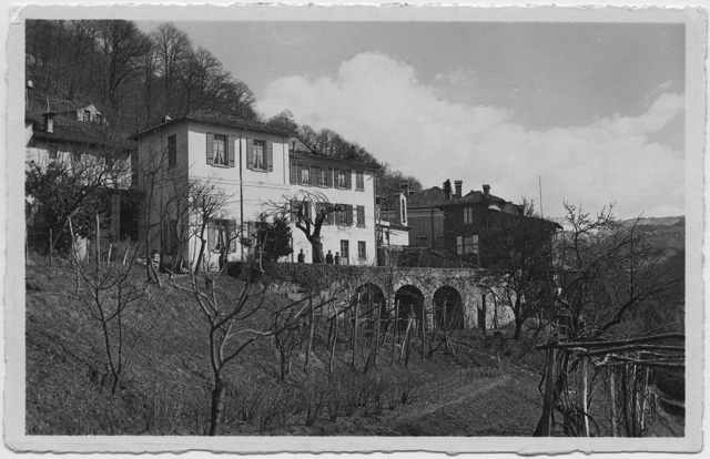 Cartolina di Treggia con la Pensione Barnabo'