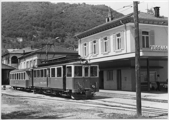 Cartolina della stazione di Tesserete con la ferrovia Lugano-Tesserete