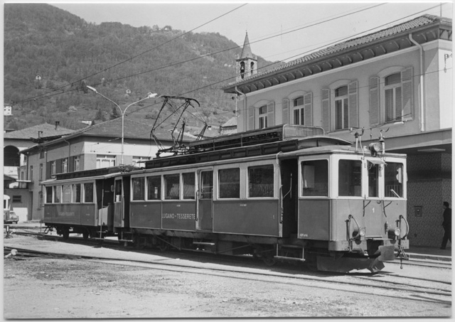 Cartolina della stazione di Tesserete con la ferrovia Lugano-Tesserete