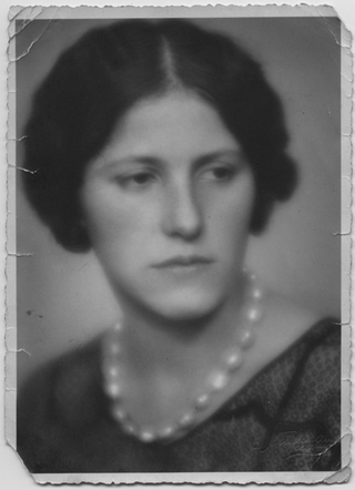 Ritratto di donna con collana di perle