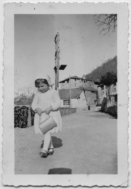 Bambina in strada a Bigorio