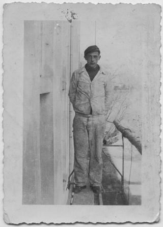 Rino Brocchetti al lavoro alla fabbrica Toscani a Brissago