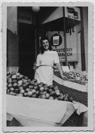 Lidia Brocchetti di Oggio venditrice al negozio "Marinello" a Zurigo