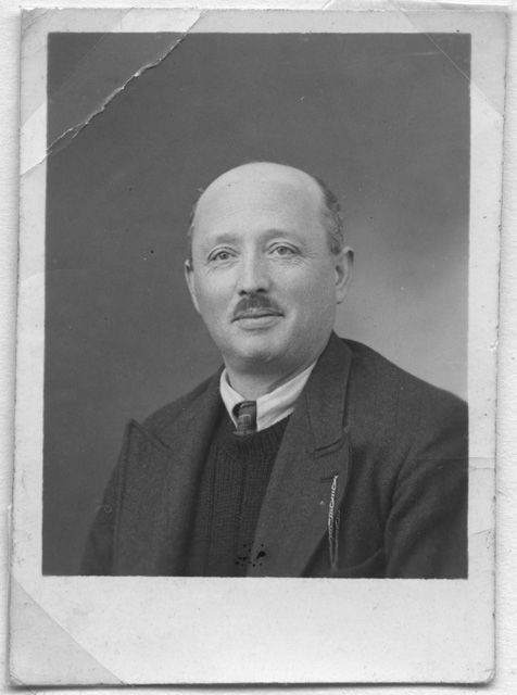 Bambini che giocano sul piazzale della stazione di Tesserete