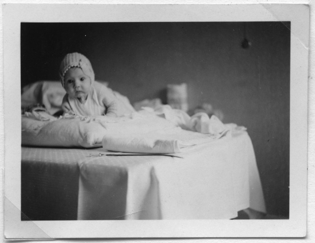 Helios Gianini sopra ad un fasciatoio