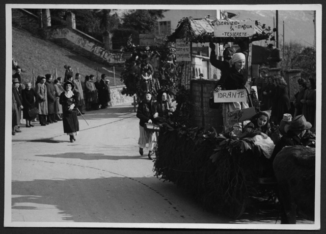 Sfilata dei carri di carnevale a Tesserete