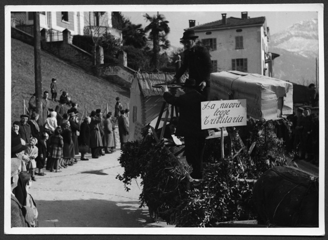 Sfilata dei carri al carnevale di Tesserete