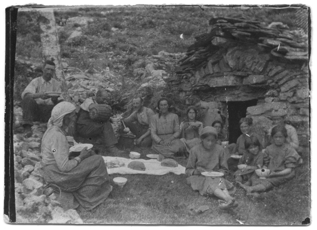 Ritratto della famiglia Gianini ai monti di (?)