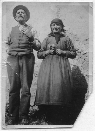 Barnaba Petralli con la moglie a Corticiasca