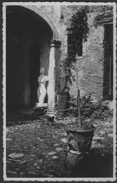 Cortile della casa di Mario Bernasconi a Sala Capriasca