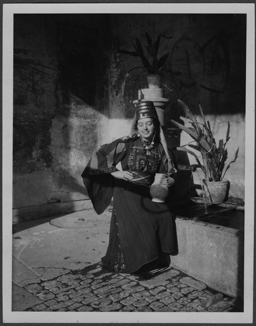 Irma Bernasconi Pannes in abiti tradizionali turchi