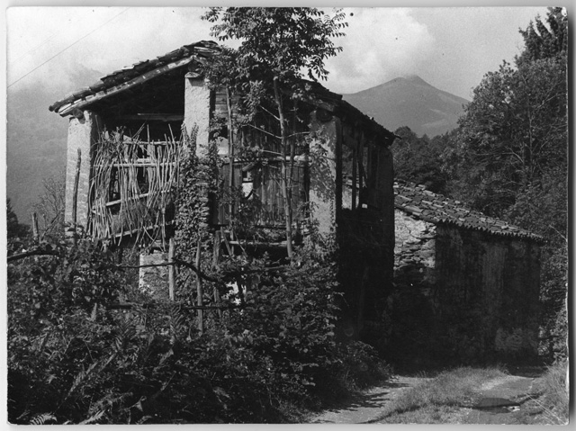 "Barcota" e stalla al Chioso di Santa Liberata a Sala Capriasca