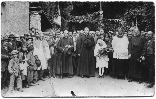 Gruppo di fedeli in Val Colla