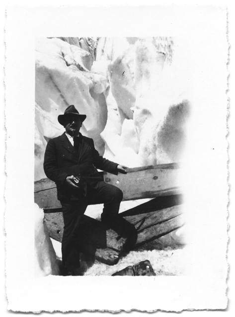 Piero Antonini in gita al ghiacciaio del Rodano