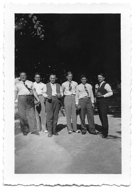 Club alpino in posa durante una partita a bocce