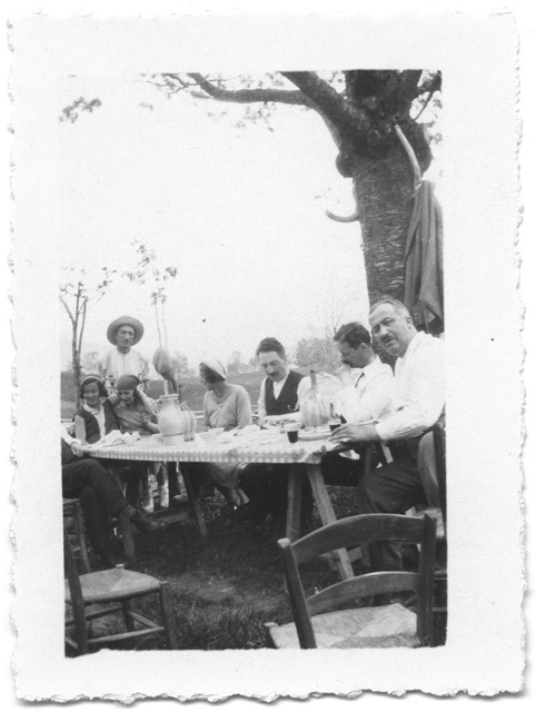 Gruppo al tavolo a Condra