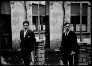 Doppio ritratto davanti al ristorante Campana a Maglio di Colla