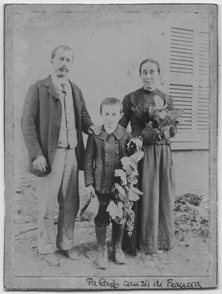 Carlo Airoldi in posa con gli zii di Francia