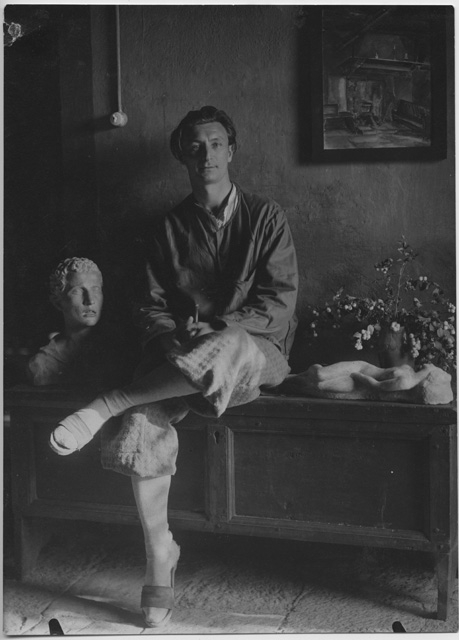 Mario Bernasconi ritratto nella propria casa