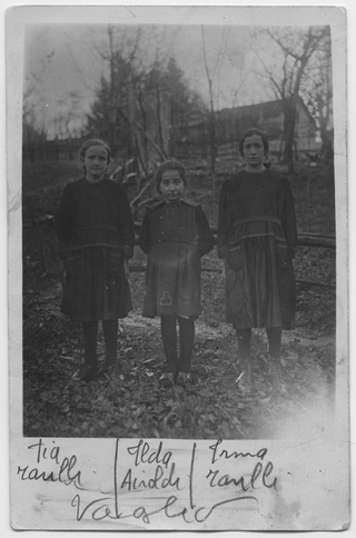 Pia Rovelli, Ilda Airoldi e Irma Rovelli a Vaglio