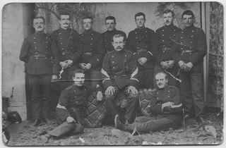 Gruppo di soldati in posa