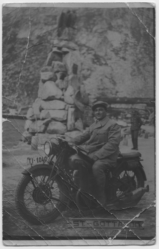Mario Frapolli in motocicletta al San Gottardo