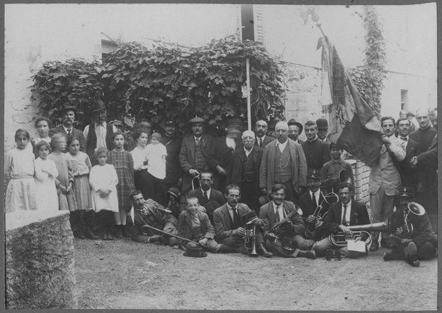 Gruppo in posa al ristorante Campana a Maglio di Colla