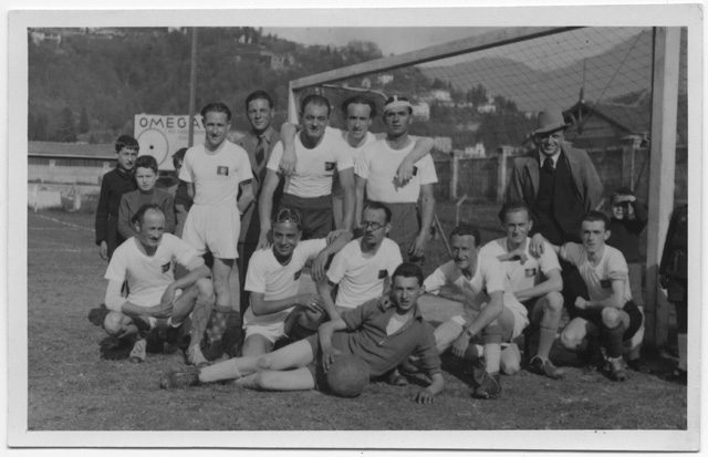 Squadra di calcio in posa