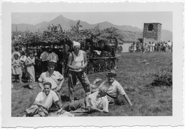 Uomini in posa a San Lucio