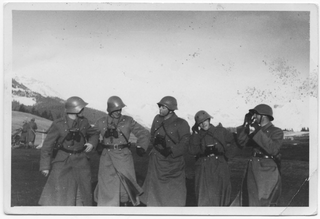 Gruppo di soldati in un momento di svago