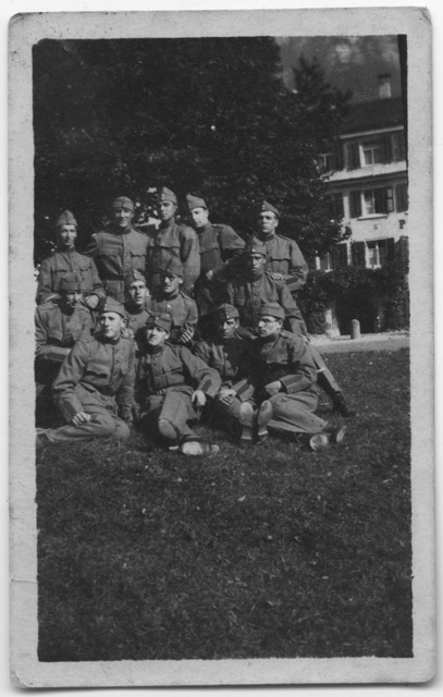 Gruppo di militari in posa