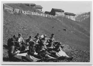 Ritratto di classe all'aperto