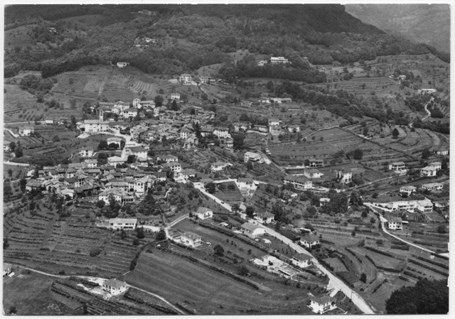 Veduta aerea di Comano