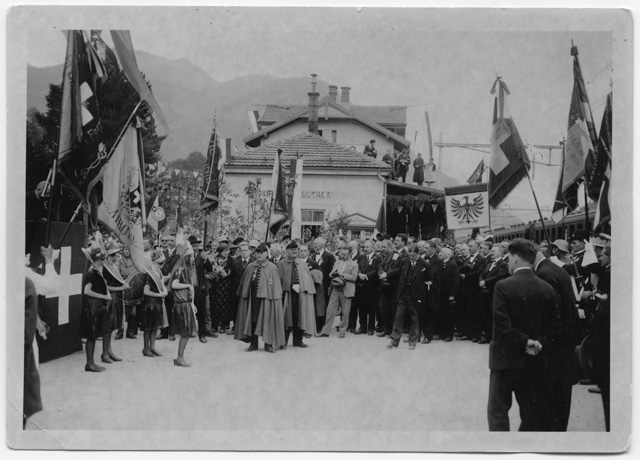 Ricevimento della bandiera federale ad Airolo