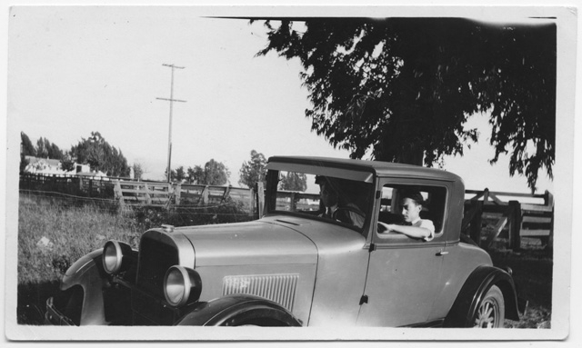 Uomini a bordo di un'automobile negli Stati Uniti