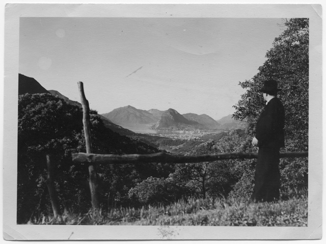 Uomo di spalle a Lopagno