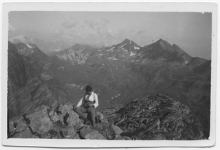 Uomo sulla vetta del Pizzo Taneda