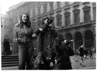 Roberto Pagnamenta (al centro) durante le riprese del cortometraggio "Queste maledette quattro mura" a Milano