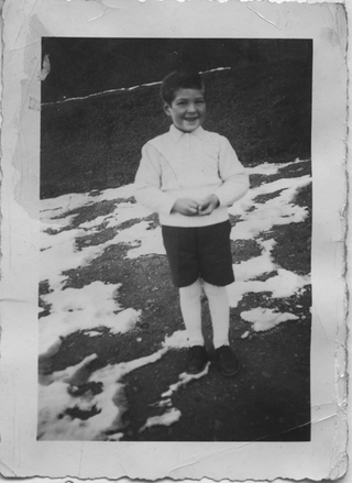 Ritratto di Renato Lucca in giardino